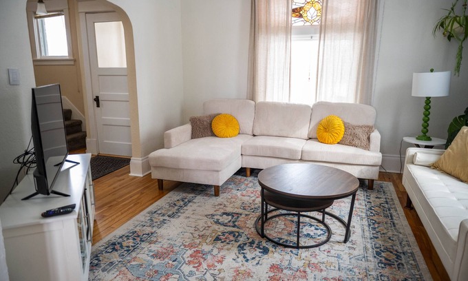 Como House | Modern, stylish, Instagram worthy 3 bedroom home, 1 bathroom home.