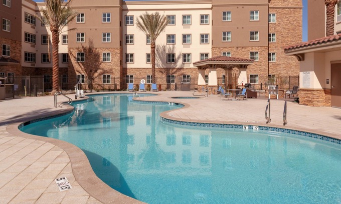 Gilbert Condo | Modern Suite in Phoenix Area | Outdoor Pool