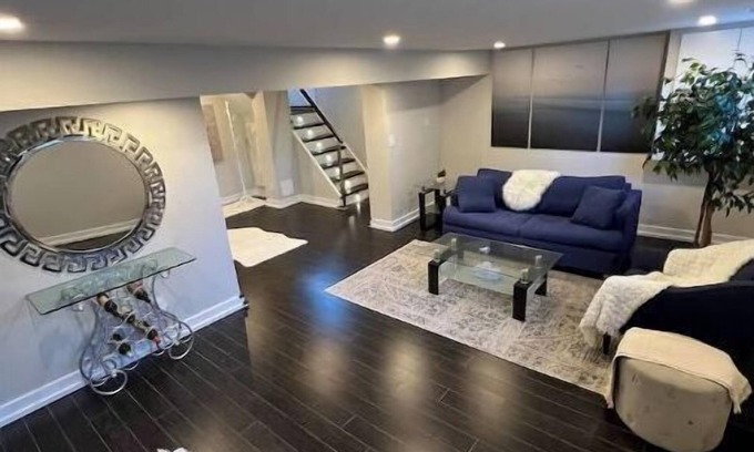 Eringate House | Modern Suite near Pearson Airport. Sleeps 1-4