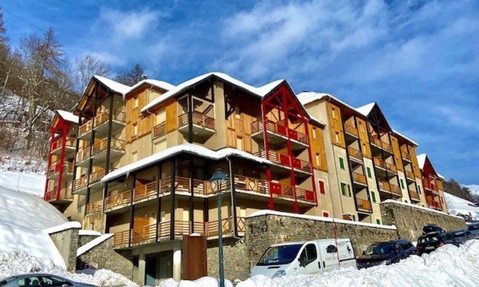 Sers Apartment | Modern T2 Apartment, Sleeps 4, Comfort, Garage, WiFi, Near Ski Bus