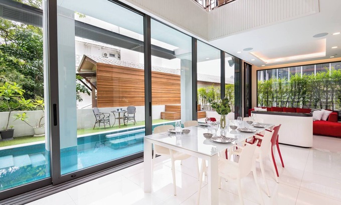 Thonglor Villa | Modern Luxury Poolhaus with Lift