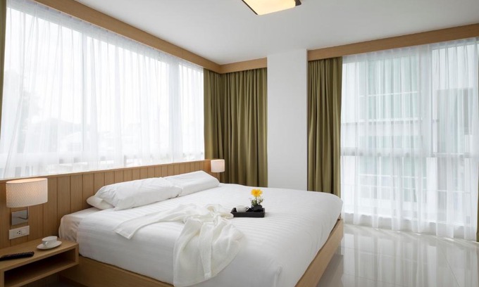 Talat Nuea Apartment | Modern Thai Suites