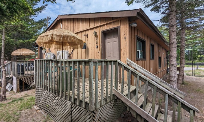 Wasaga Beach Cottage | Modern Tiny Wood Cottage #4 Camping style Cottages 5 minutes to the beach!