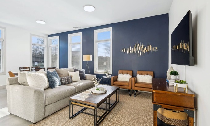 South Nashville House | Modern Townhome 2 mi. South of Downtown, Broadway Ave, Nissan Stadium- Sleeps 8