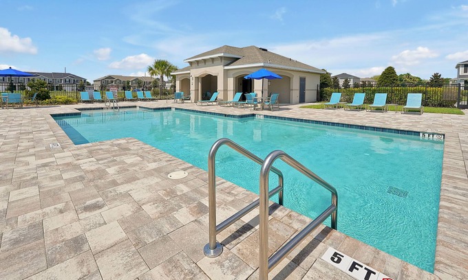 Sanford House | Modern Townhome w/Pool & Private Gym/Boombah Sports/SFB Airport/DT Sanford