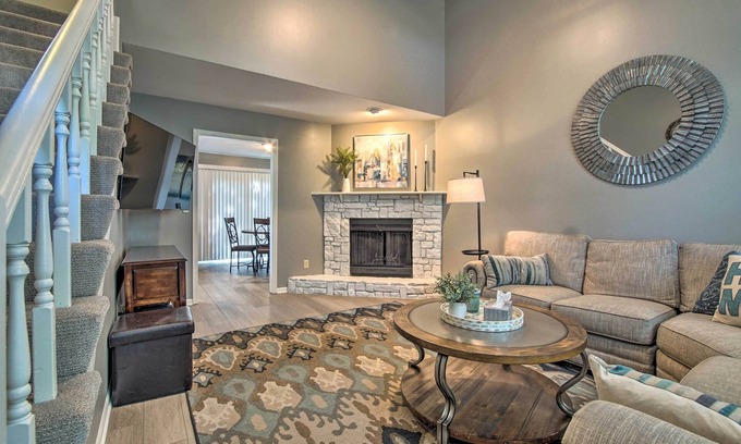 Overland Park House | Modern Townhome w/Fireplace: Near Stoll Park