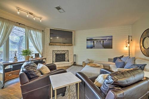 Horseshoe Bay House | Modern Townhome with Patio, Next Door to Resort