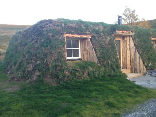 Kvalsund House | Modern turf house