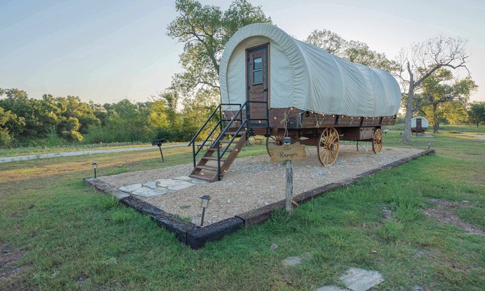 Satin House | Modern_ Unique_Old West Wagon_Spacious_Views