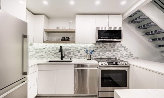 Whittier Condo | Modern & Unique Pearl street condo