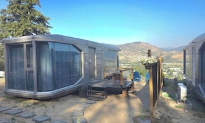 Okanagan-Similkameen Hotel | Modern unit 114 on a vineyard breathtaking view over Skaha lake, Penticton