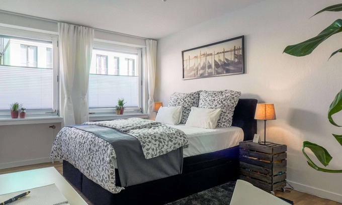 Grifflenberg Apartment | Modern university/business apartment near HBF & Stadthalle