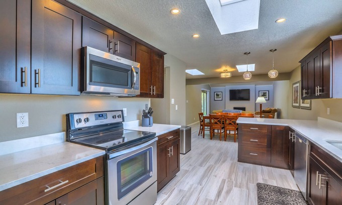 Northeast Heights House | Modern Upscale with Hot Tub
