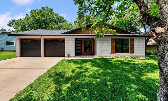 Austin House | Modern Urban Haven - Close to Everything!
