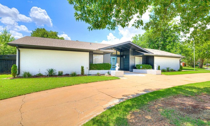 Oklahoma City House | Modern Urban Retreat With Hot Tub. Close to major popular restaurants. n