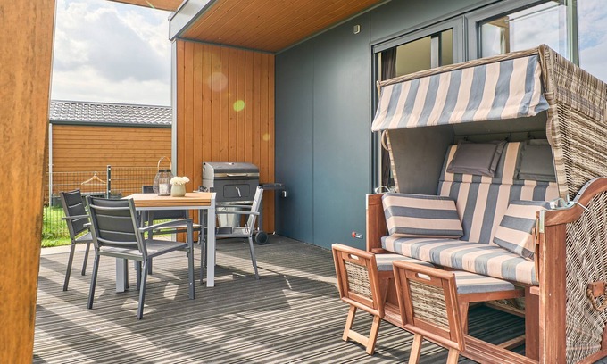 Suesel House | Modern vacation home Sunshine am See in Seeparx Süsel with terrace and WLAN