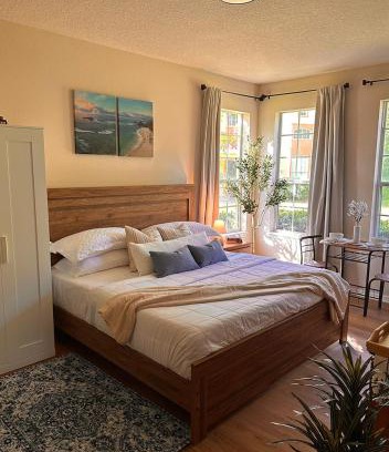 Windwood Bay House | Modern Vacation Studio Minutes Away From The Parks