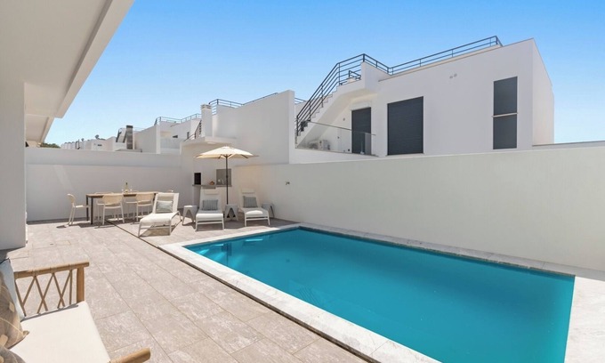 Peniche Villa | Modern Villa with Private Pool Near Baleal Beach