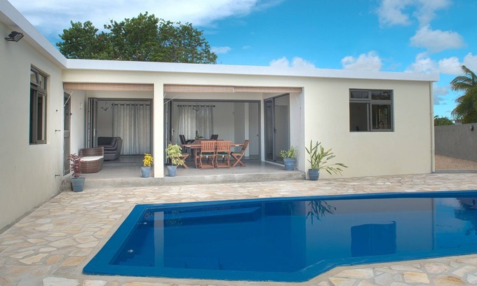 Cap Malheureux Villa | Modern villa 4 bedrooms with en-suite bathrooms pool BBQ beach amenities nearby