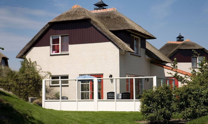 Makkum Villa | Modern villa in Makkum with garden