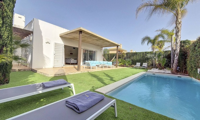Mar de Cristal Villa | Modern villa with private pool and garden