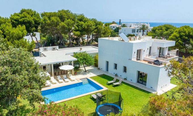 Cala Serena Villa | Modern villa with pool 2 minutes from the beach