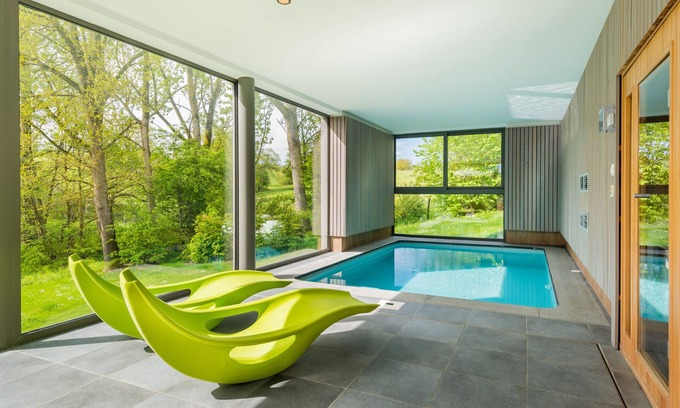 Noiseux House | Modern villa with indoor swimming pool