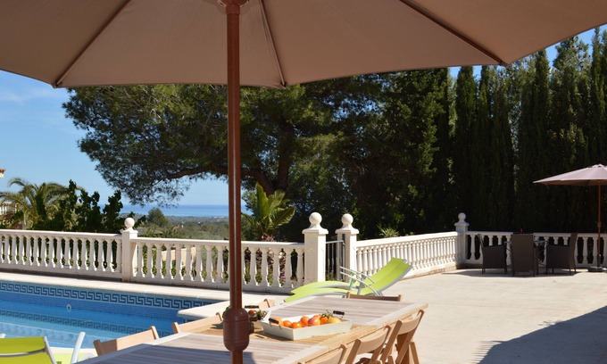 El Perello Ski Chalet | Modern Villa with pool and sea views