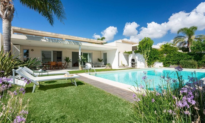 Ragusa Villa | modern villa with pool near the center/sea