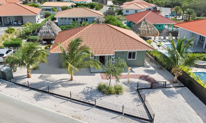 Fontein Villa | Modern villa with pool on a secured park on the west side of Curacao