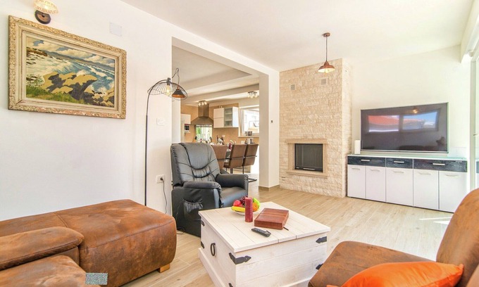 Novigrad Villa | Modern villa with private pool and bubble bath