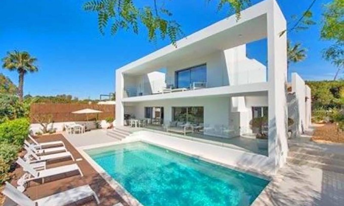 Vale do Garrao Villa | Modern villa with private pool in Quinta das Salinas PV07 - Almancil, Algarve