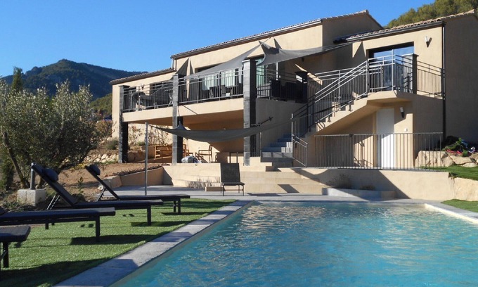 Propiac Villa | Modern villa with private swimming pool in the middle of the hills in Southern Drôme Provençale