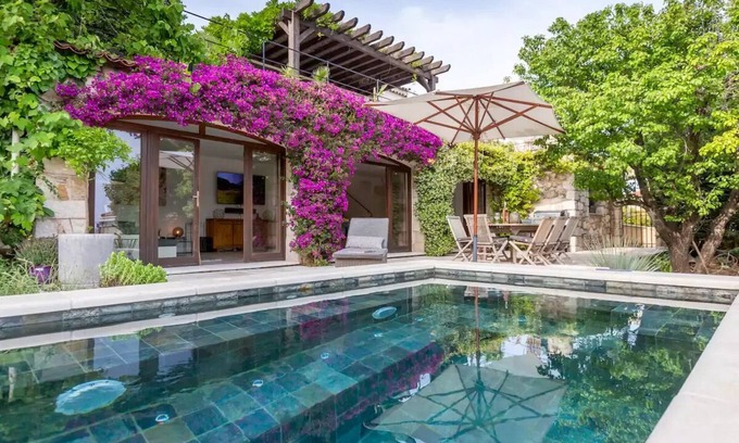 Biot Villa | Modern Villa with Sea Views within Walking Distance to Biot Village