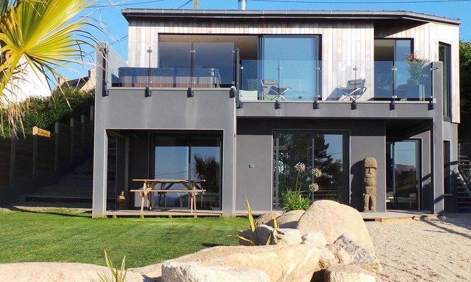 Plouarzel Villa | modern villa with spa and stunning views of the Iroise sea.