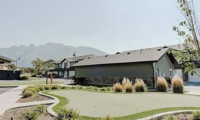 Draper House | Modern w/Pool, Gym, HotTub, Golf, Pet Friendly!
