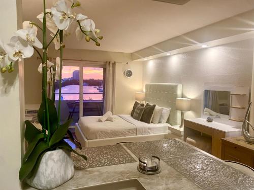 North Bay Village Apartment | Modern waterfront apartment with Miami Skyline view, free parking 5 mins drive to Miami Beach