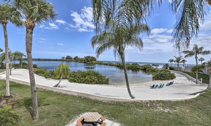 Hudson Apartment | Modern Waterfront Hudson Condo with Resort Pool!