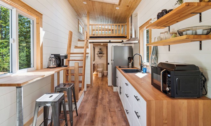 Duncan House | Modern & woodsy tiny home with outdoor tub!