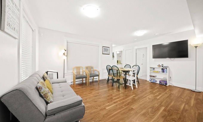 Cloverdale House | Modern yet comfy 3 bed suite in Surrey