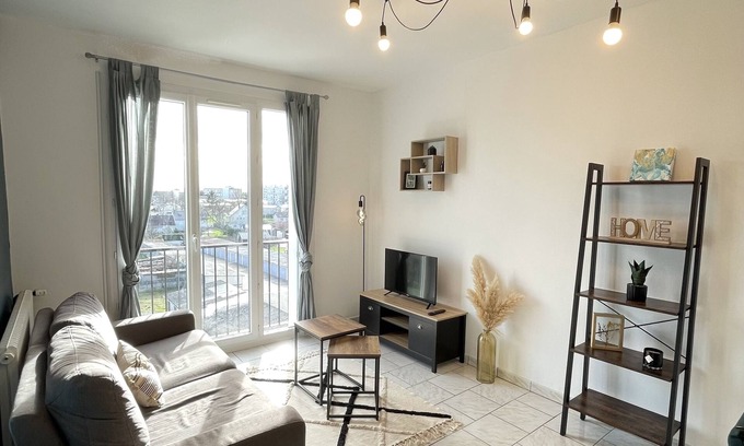 Chateauroux Apartment | - Moderna -
