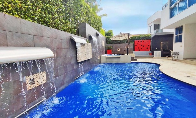 Melgar House | Moderna y Hermosa Casaquinta, en Lujoso Condominio