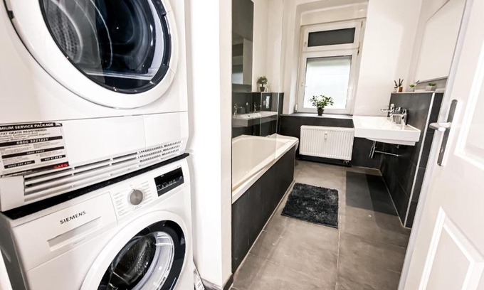 Volkmarsdorf Apartment | Moderne 3 Schlafzimmer Wohnung mit modernem Bad, Küche, Waschmaschine und Trockner