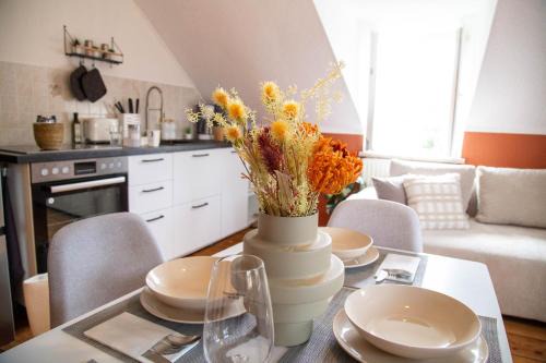 Konigstein an der Elbe Apartment | Moderne Ferienwohnung mit Festungsblick im Zentrum