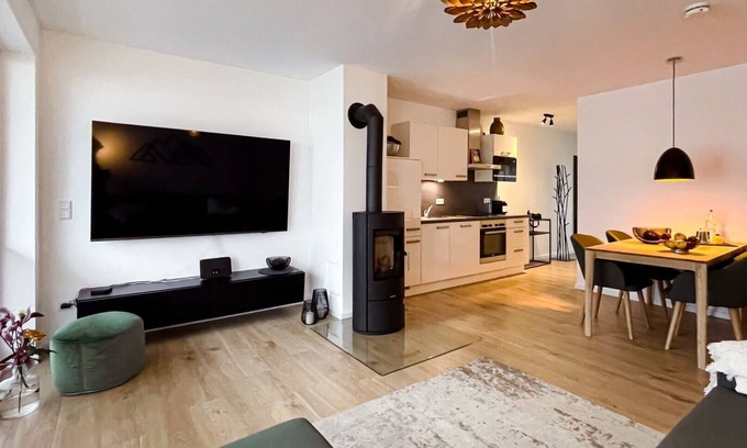 Langewiese Apartment | Moderne Ferienwohnung im Stadtzentrum: 3 Zimmer, Südbalkon und Infrarotkabine fü