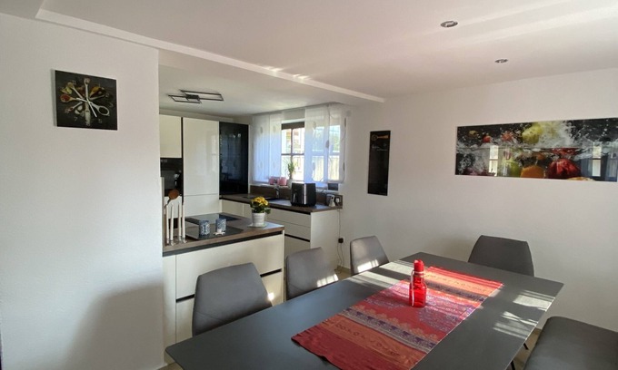 Wassertruedingen Apartment | Moderne, neu Eingerichtete Ferienwohnung auf dem Land