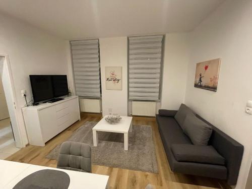 Funfhaus Apartment | Modernes 60m2 Erdgeschoss Apartment mit Gartenblick - Hundefreundlich nähe Westbahnhof T5