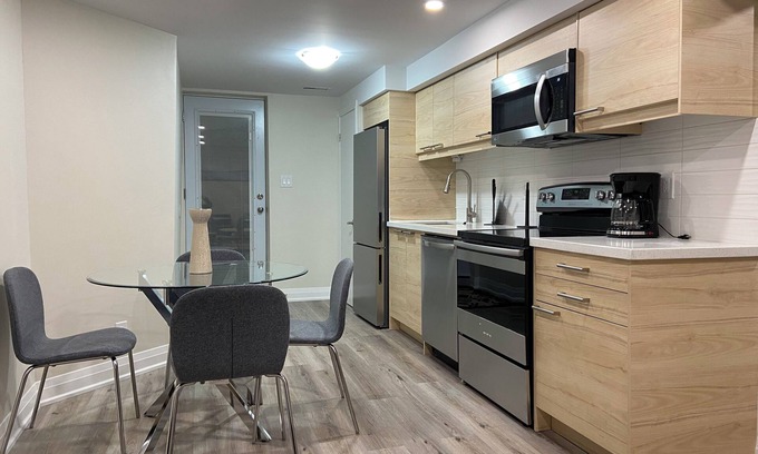 East Credit House | Modernized, Sleek & Cozy Suite, Streestville