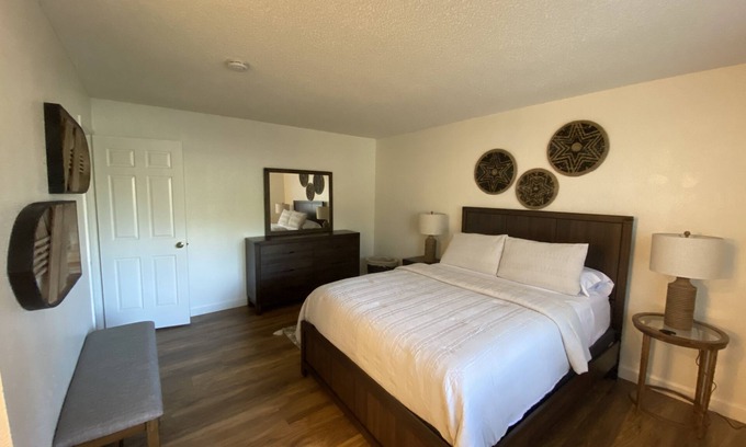 Modesto Condo | Modesto 2 Bdrm/2 Ba unit in gated area nr shopping, eateries, in unit wash/dryer