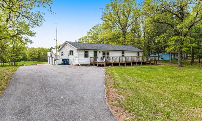 Mather House | Moe's Vineyard - Cabin